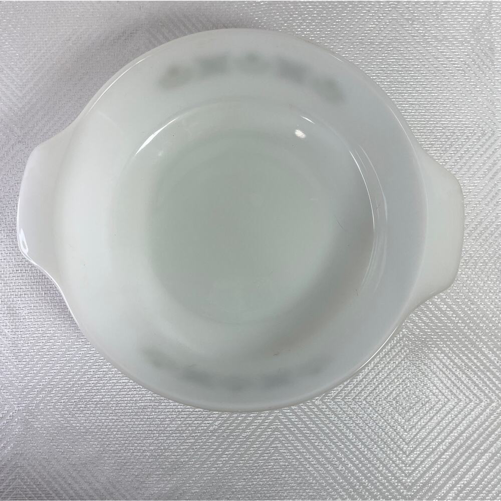 Meadow Green Fire-King Anchor Hocking Milk Glass Round Casserole 2 Qt No Lid VTG - Picture 5 of 7